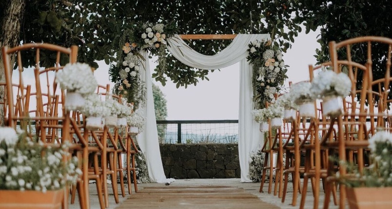 Weeding by Maja